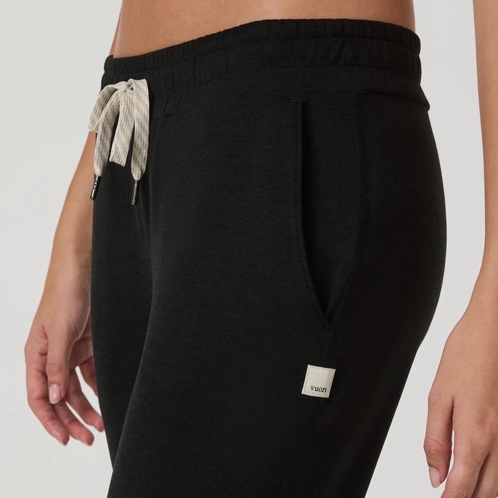 Vuori | Performance Jogger - Picture 2 of 5